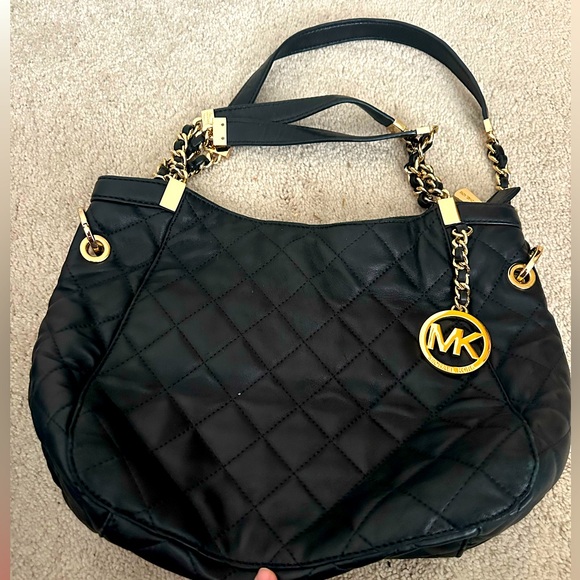 MICHAEL KORS Soft Quilted Leather Shoulder Bag - Black - Picture 1 of 3
